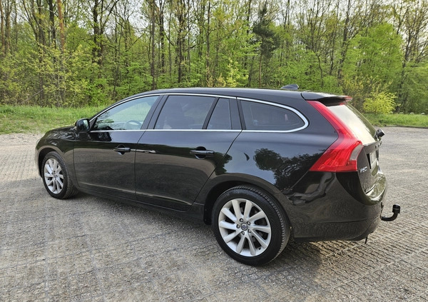 Volvo V60 cena 39900 przebieg: 291000, rok produkcji 2014 z Łomianki małe 529